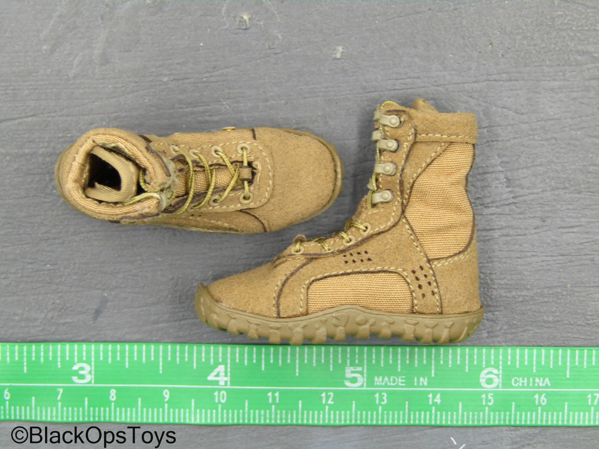 31st Marine Expeditionary Unit - Tan Combat Boots (Foot Type)