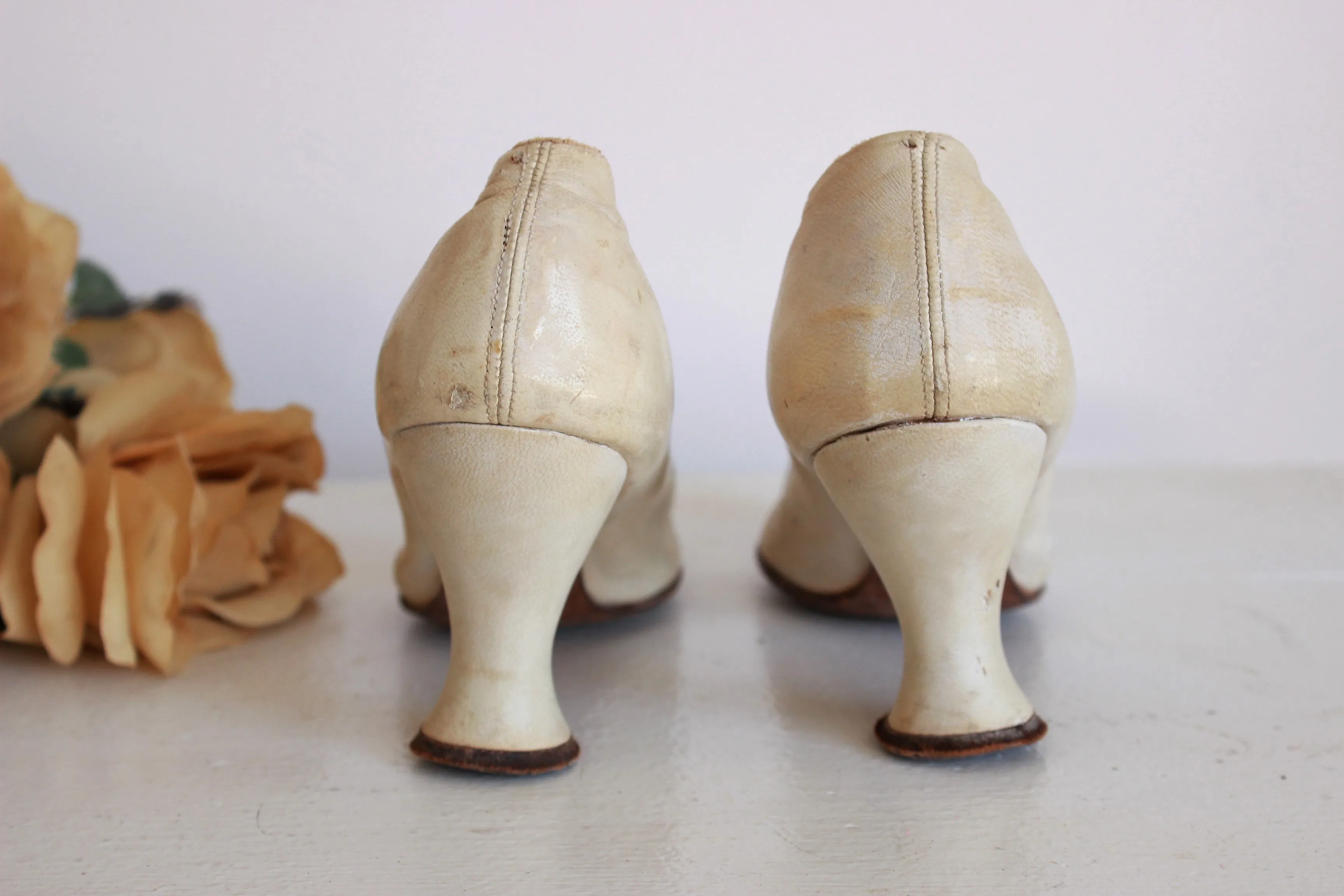 Vintage 1920s Ivory Leather Shoes