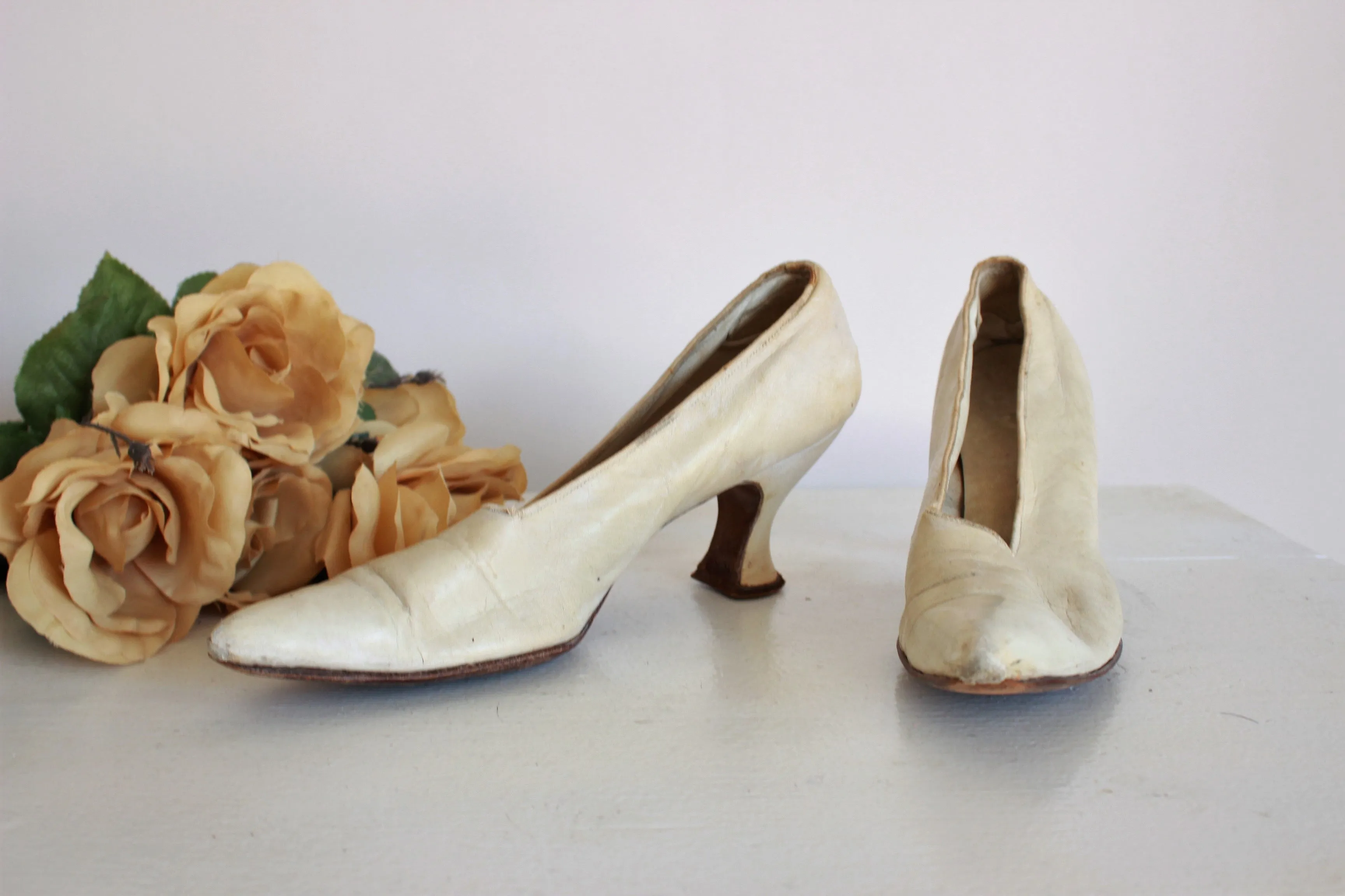 Vintage 1920s Ivory Leather Shoes