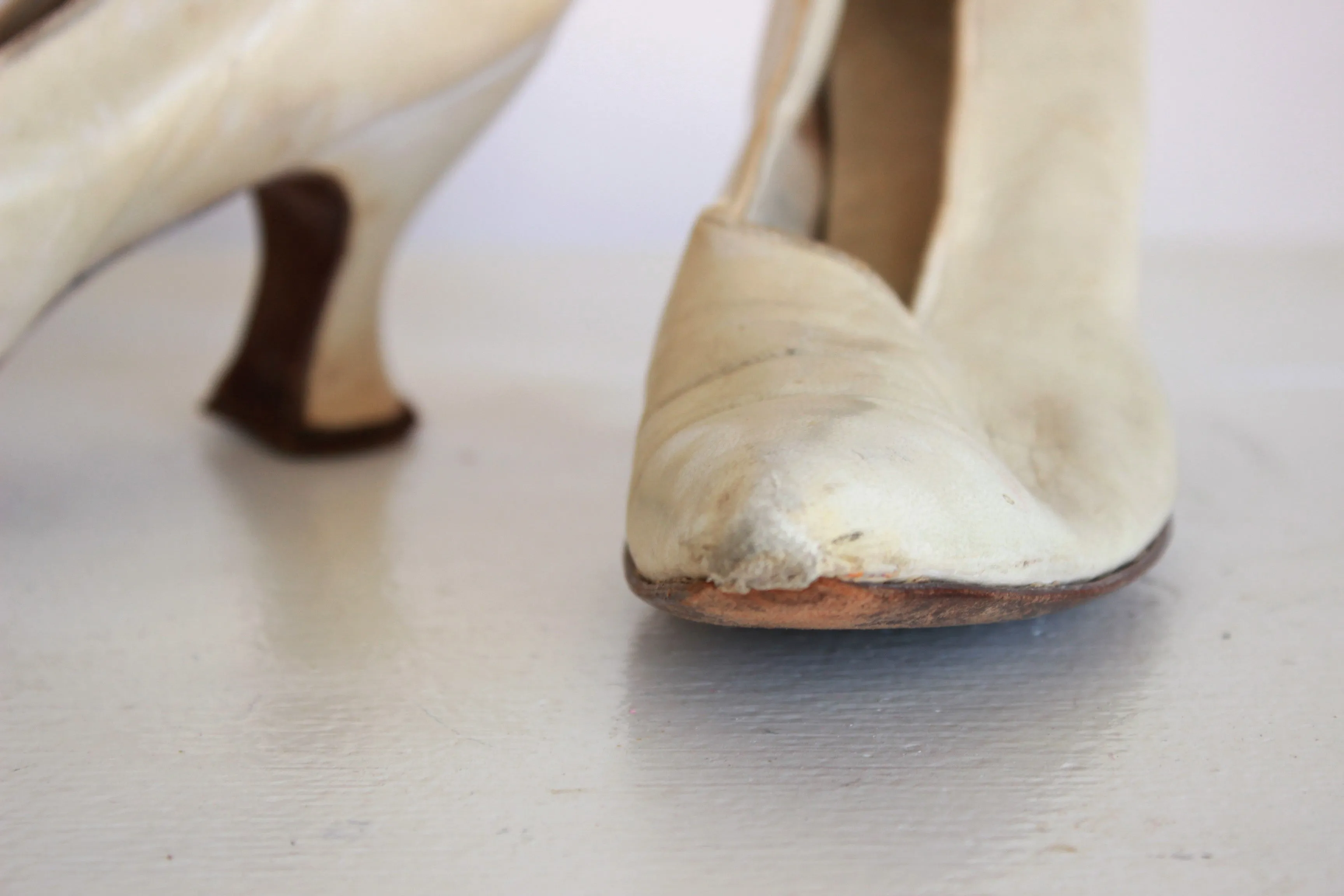 Vintage 1920s Ivory Leather Shoes