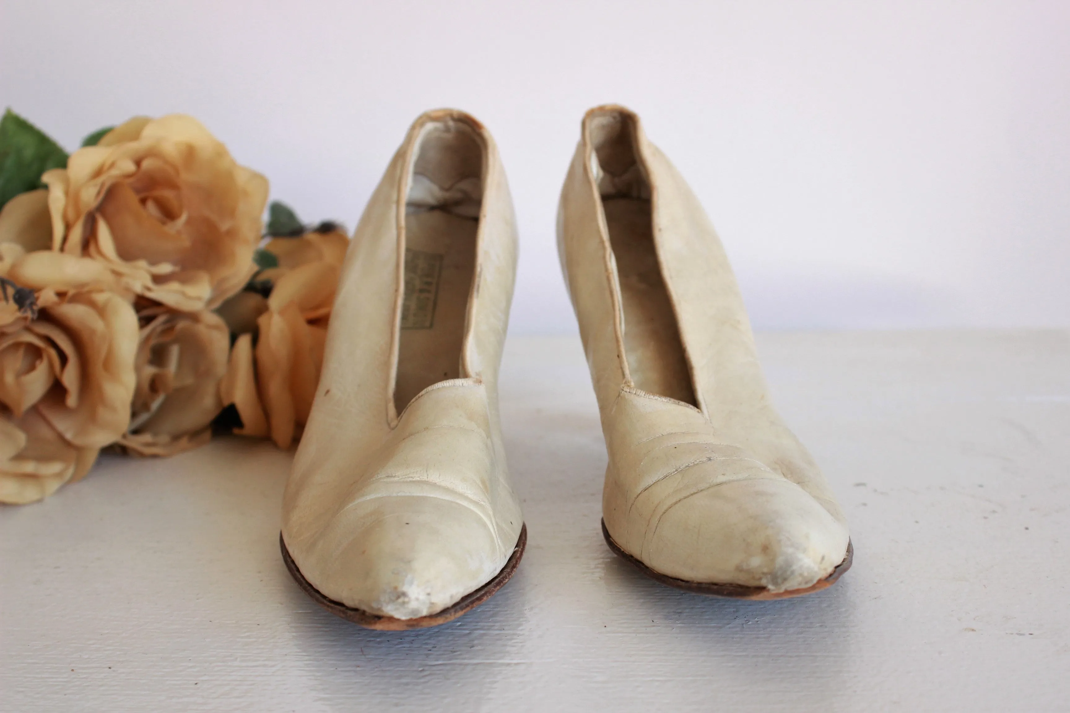 Vintage 1920s Ivory Leather Shoes