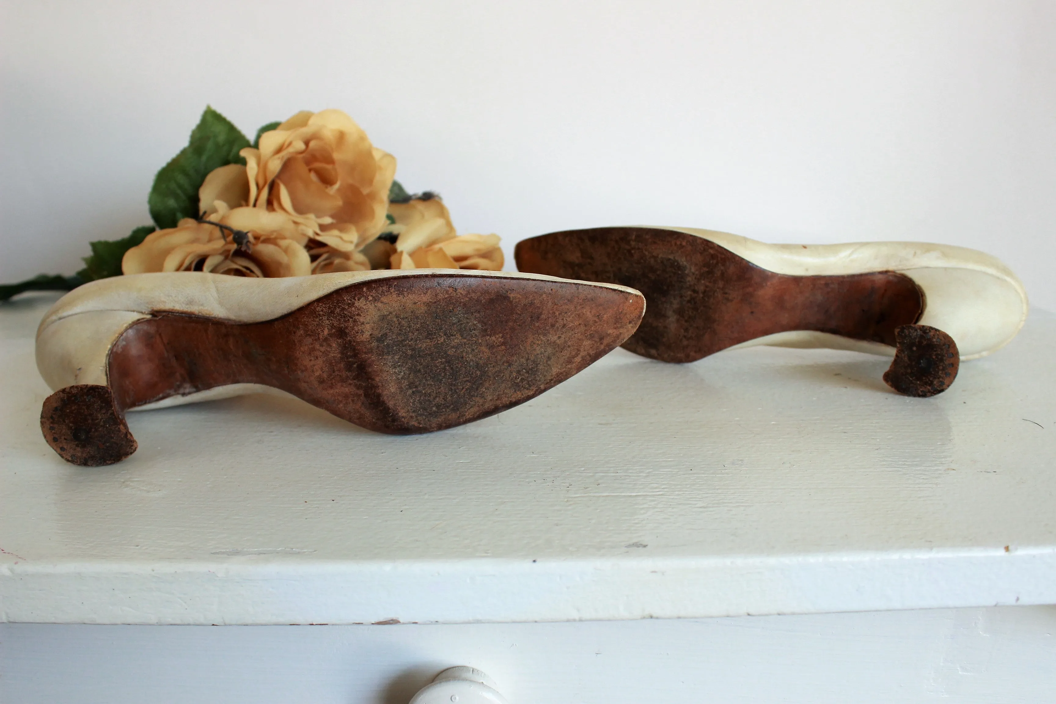 Vintage 1920s Ivory Leather Shoes